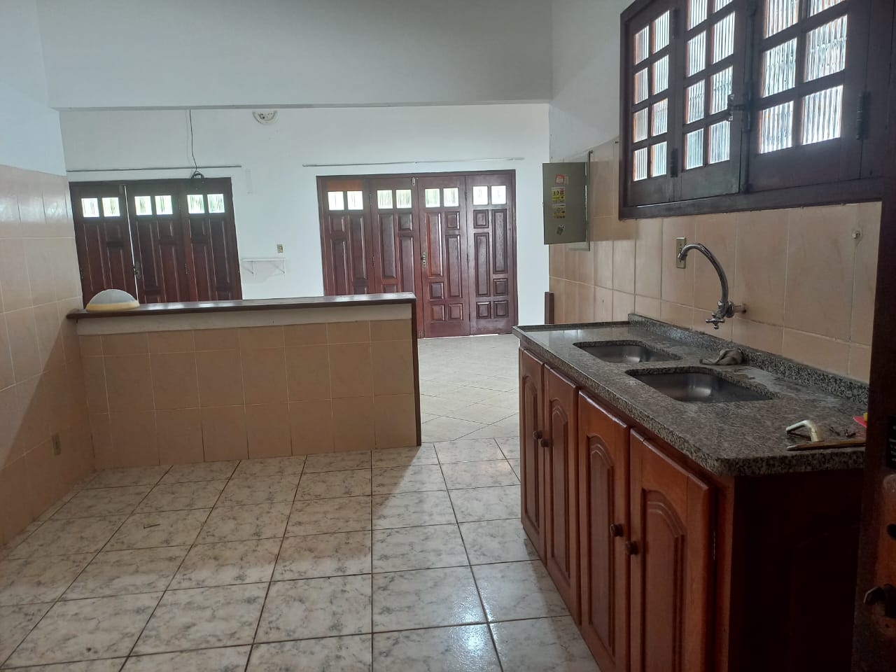 CASA PARA LOCAÇÃO - ÓTIMA LOCALIZAÇÃO