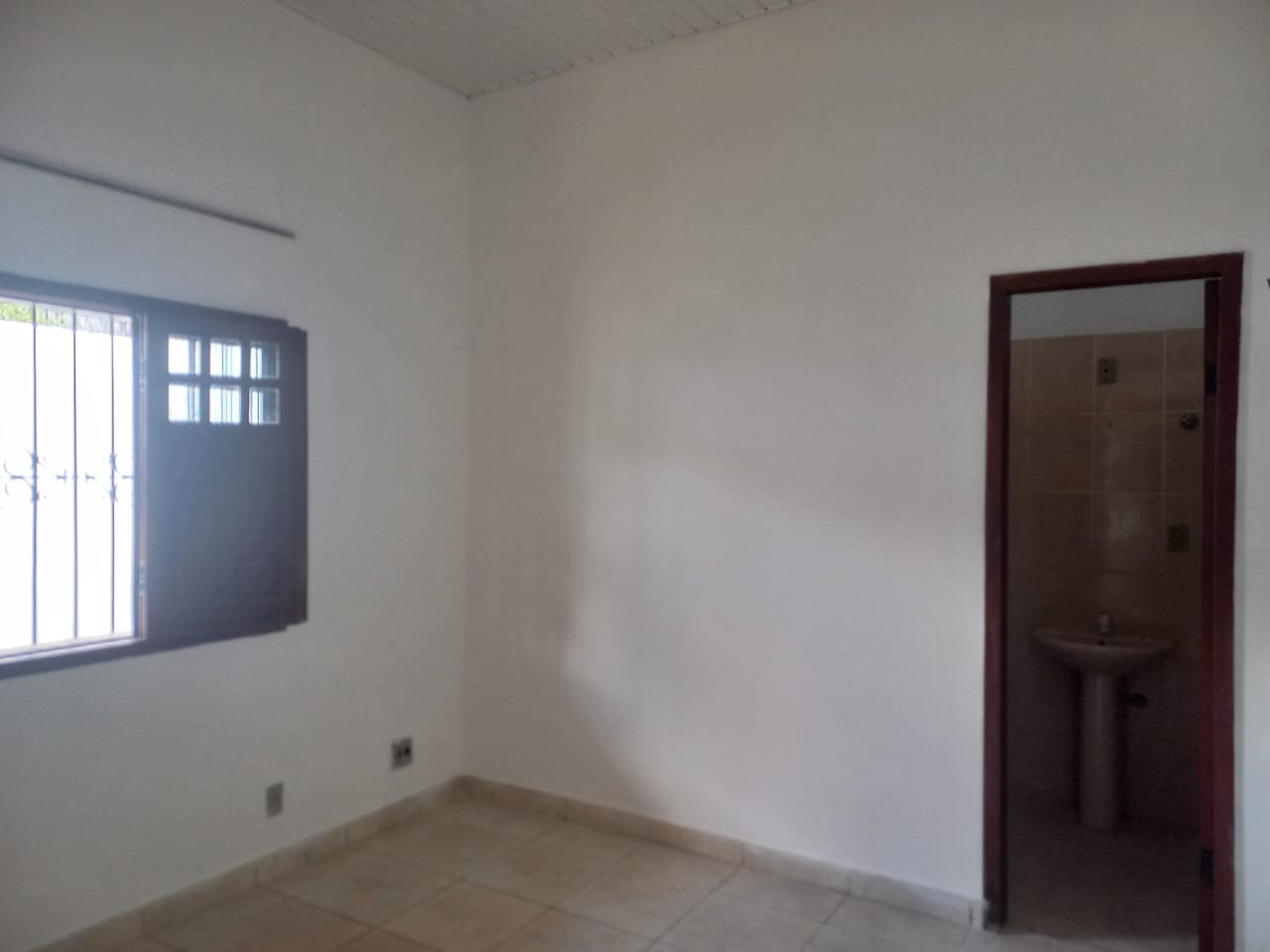 CASA PARA LOCAÇÃO - ÓTIMA LOCALIZAÇÃO