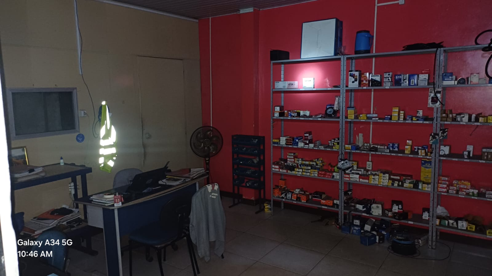 OPORTUNIDADE ÚNICA - EXCELENTE GALPÃO PARA LOCAÇÃO - COM 04 SALAS - ÓTIMA LOCALIZAÇÃO, BAIRRO PIONEIRO - BARCARENA/PA.