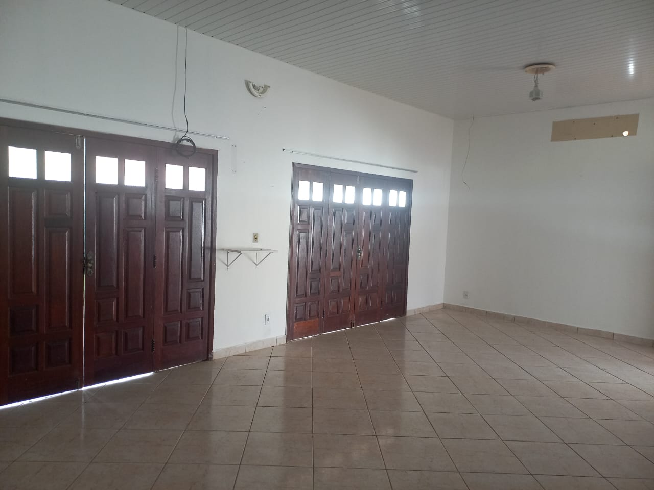 CASA PARA LOCAÇÃO - ÓTIMA LOCALIZAÇÃO