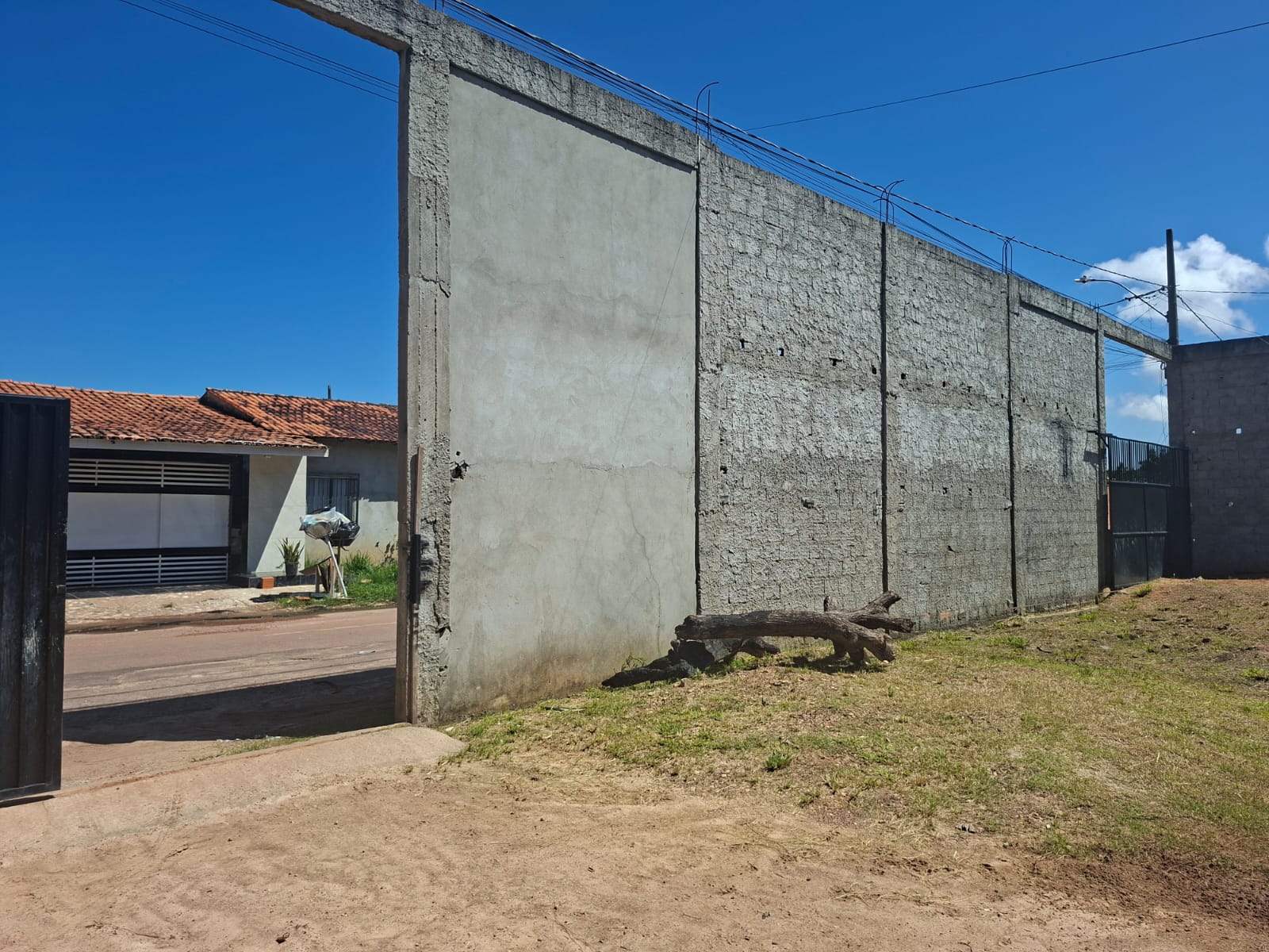 ATENÇÃO INVESTIDORES – VENDO UM IMÓVEL URBANO RESIDENCIAL/COMERCIAL COM GALPÃO – MEDINDO 1.800 M² - EM VILA DOS CABANOS – BARCARENA/PA.