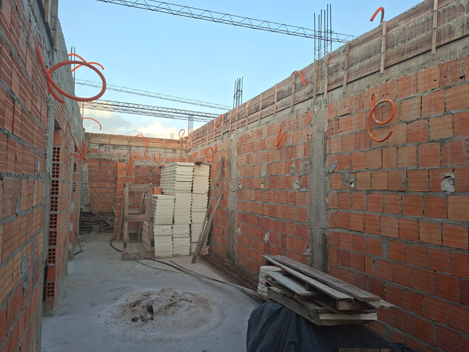 VENDO CASA EM CONSTRUÇÃO NA VILA DOS CABANOS - BARCARENA - PARÁ - PRÓXIMO AO SUPERMERCADO LIDER