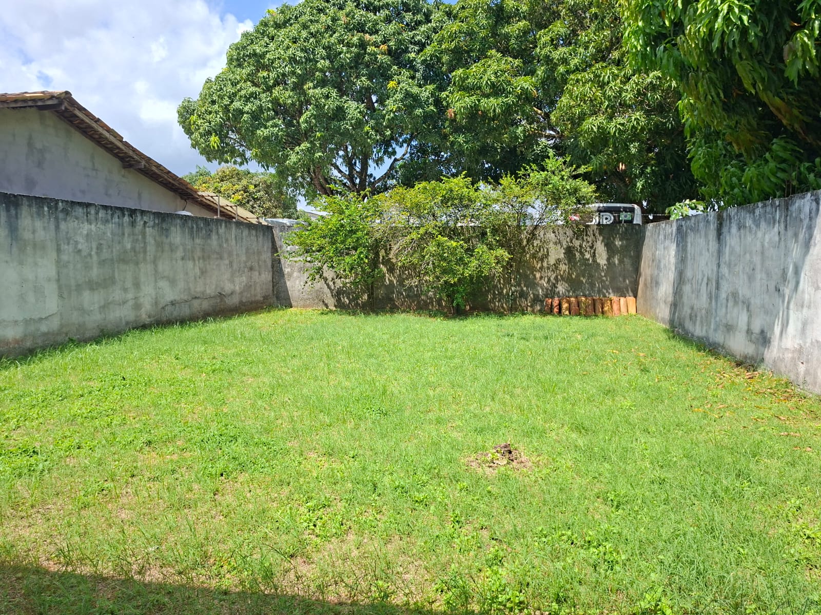 ALUGO EXCELENTE CASA MODERNA COM PISCINA - TOTALMENTE MOBILIADA - BAIRRO JARDIM CABANOS/VILA DOS CABANOS – BARCARENA/PA.