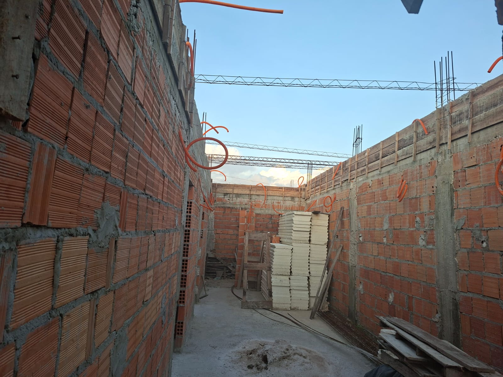 VENDO CASA EM CONSTRUÇÃO NA VILA DOS CABANOS - BARCARENA - PARÁ - PRÓXIMO AO SUPERMERCADO LIDER