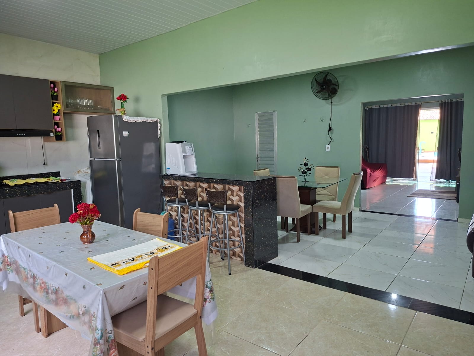 ALUGO EXCELENTE CASA MODERNA COM PISCINA - TOTALMENTE MOBILIADA - BAIRRO JARDIM CABANOS/VILA DOS CABANOS – BARCARENA/PA.