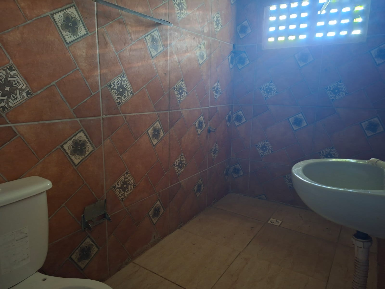 DISPONÍVEL PARA LOCAÇÃO  - EXCELENTE PONTO PARA O SEU NEGÓCIO COM ÓTIMA LOCALIZAÇÃO - BAIRRO PIONEIRO, BARCARENA/PA.